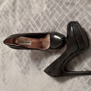Steve Madden black patent platform pumps